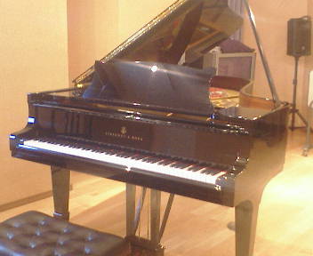 ドルチェホール・スタインウェイ