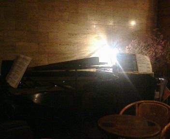 ストーク・グランドピアノ（みぽぽさん演奏中）