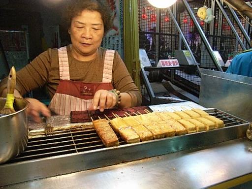 淡水　火考臭豆腐　おばちゃん