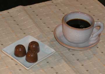マカダミアチョコでコーヒータイム