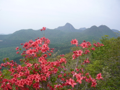 水沢山頂から相馬山・二ツ岳を望む　２０１０．５．２２