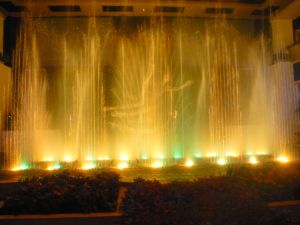 grand indonesia噴水ショー黄