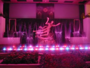 grand indonesia噴水ショー紫