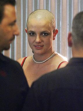 britney_spears_bald_11.jpg