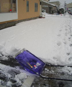 CIMG5719.駐車場の雪かき中JPG.JPG