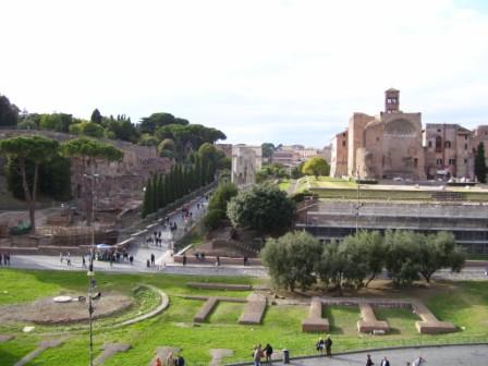 フォロ・ロマーノ 南側から