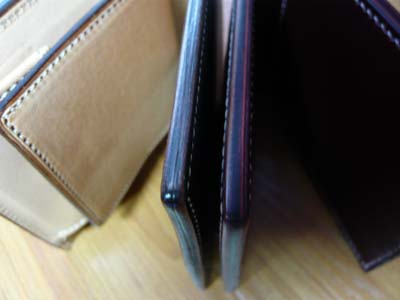 TAKUYA　コードバン折財布と万双　ブライドルレザー折財布のコバ