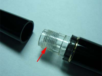 モンブラン　221　首軸の接合部分の螺子溝をシール