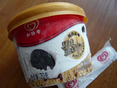 和路雪　クッキー＆クリーム　カップ　側面