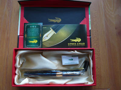 Crocodile　万年筆　箱を開けたところ