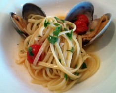 リングイーネ　北海道厚岸産特大浅利とチェリートマトのマキャット