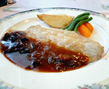 高座豚モモ肉のロースト　プルーンのソース