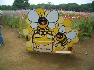 公園　蜂パネル.JPG