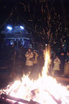 初詣焚き火2