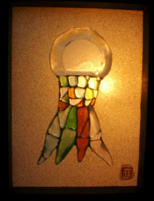 電球で照らしたクラゲ