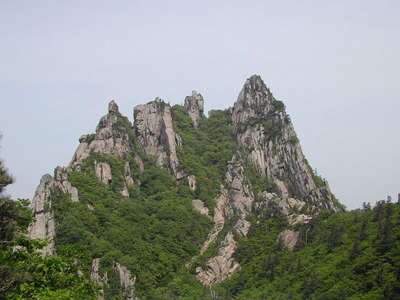 ★雪岳山★恐竜稜線（１２７５ｍ峰）