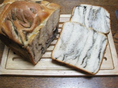 丹沢酵母黒ごまクリーム折り込み食パン