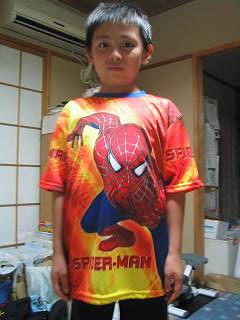 スパイダーマンのシャツ