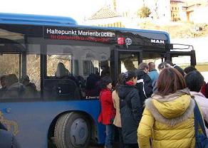 ノインシュタインシュバイン城行きのバス