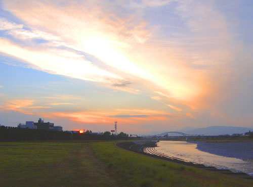 長良川から見た日没（岐阜） Photo by Ryonosuke