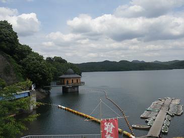 明治村すぐ下、入鹿池畔