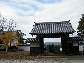 岩村藩校知新館正門