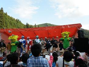 上矢作町「福寿まつり」餅投げ