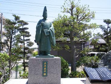 かきつばた歌碑・在原業平の像