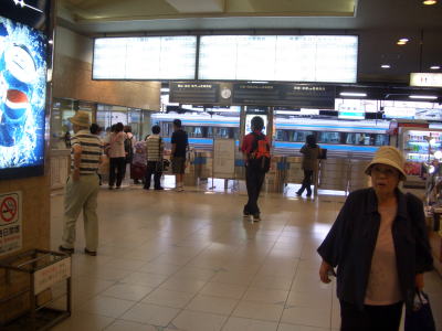 朝の徳島駅