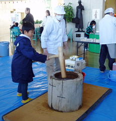 お餅つき