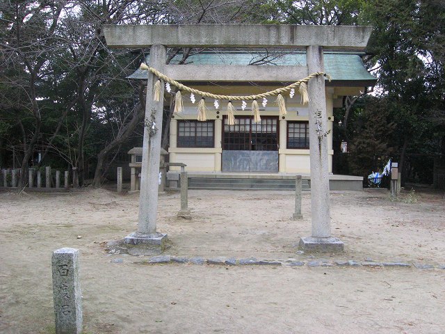 鳥居と社殿