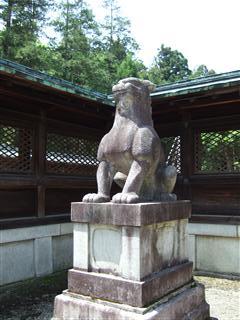 上杉神社の狛犬「吽形」