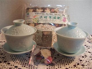 From Asiaさんからの頂き物：青磁の茶器と、花茶