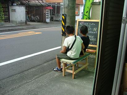 ベンチ利用者第1号?