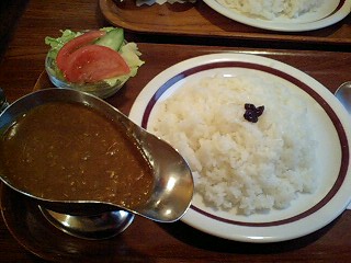 鶴岡八幡宮の近くの行列のできるカレー屋さん.jpg
