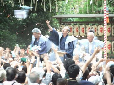 神社係りの方が