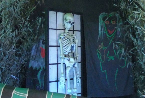 骸骨とオバケさんたち