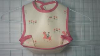 お食事エプロン；出産祝い