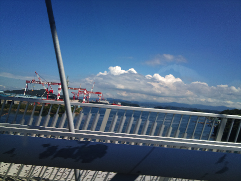 寺島大橋より造船所を望む。