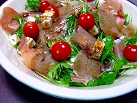 水菜と生ハムとチーズのサラダ