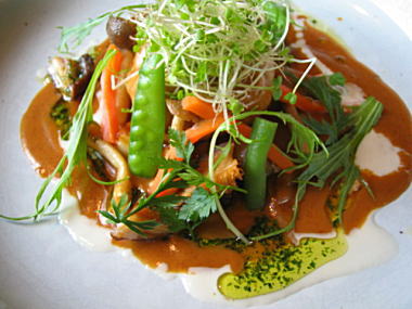 たっぷりの野菜に埋まってますが・・・