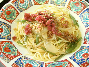 梅肉のスパゲティ鳥そぼろ和え