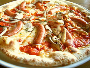 粗挽きソーセージときのこのＰＩＺＺＡ