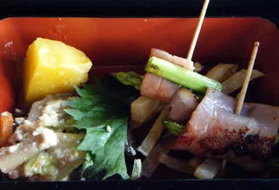 アメリカンステーションの「アスパラのベーコン巻」♪