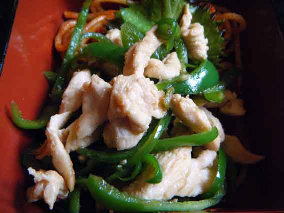 アメリカンステーションの「鶏肉とピーマンの生姜焼き」-2♪
