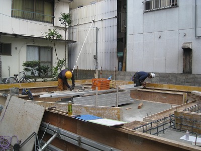 基礎工事中