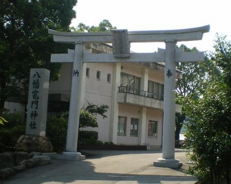 八幡竃門神社