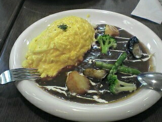 オムライスと野菜まいたけのカレー