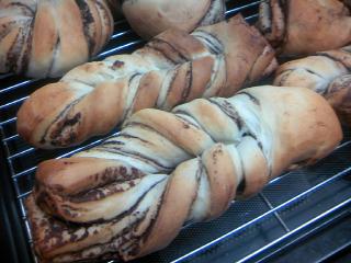 08.10.04 チョコシート折込パン。