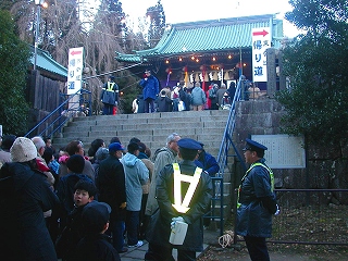 東照宮拝殿前の階段